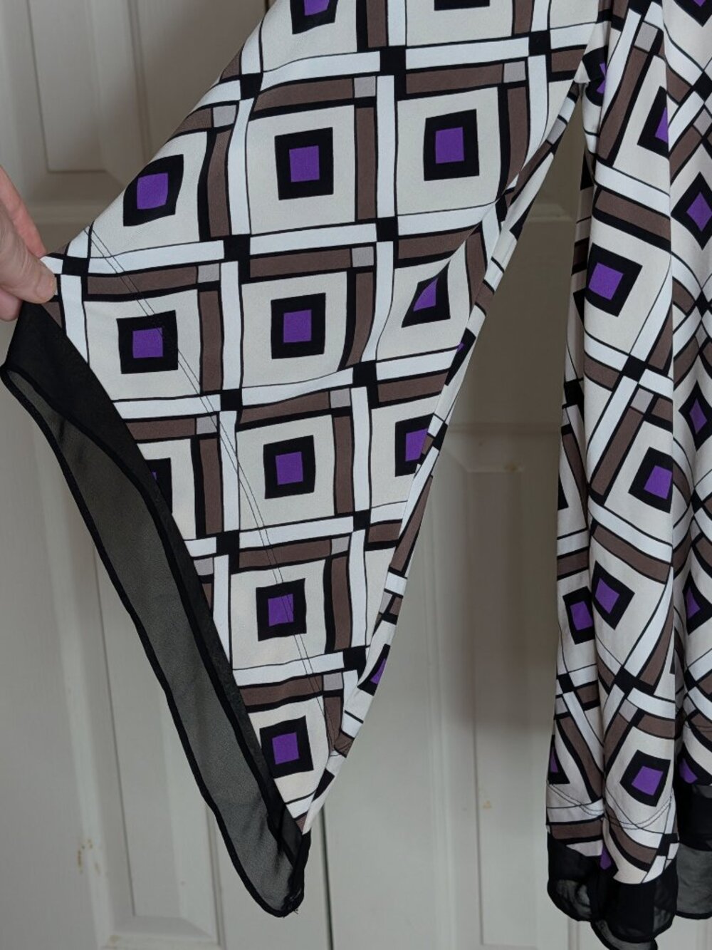 ALFANI 1X White, Purple & Black Diamond Print Stretch Blouse w/Mega Bell Sleeves - Picture 2 of 4